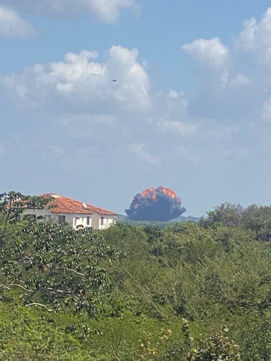 Caça da Força Aérea Brasileira cai em Natal (RN); veja vídeo