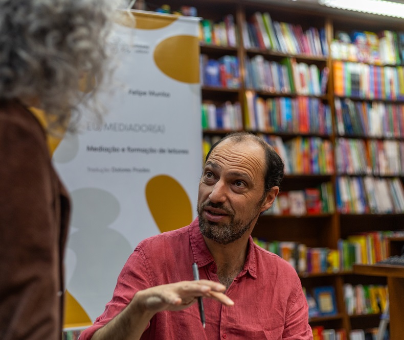 Premiado escritor e educador chileno, Felipe Munita desembarca em Salvador para lançar livro na UFBA