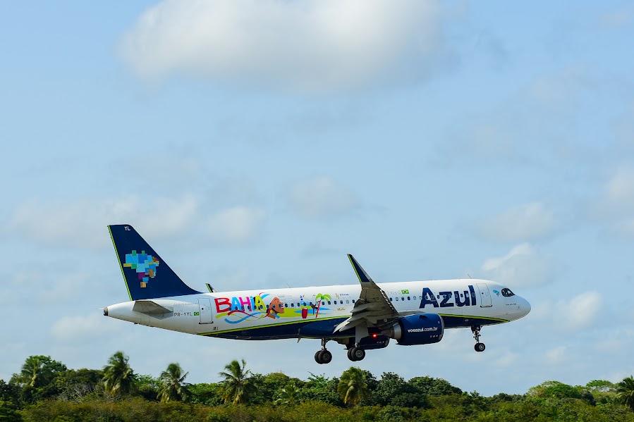 Com avião em homenagem à Bahia, Azul lança novos voos saindo de Salvador