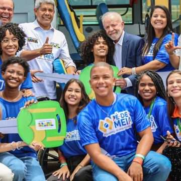 Em Salvador, Lula anuncia expansão de programa Pé-de-Meia na Bahia