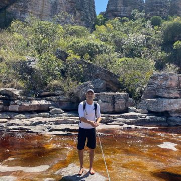 Rodrigo Santoro visita cachoeira de 85m de altura durante passagem pela Chapada Diamantina; veja fotos