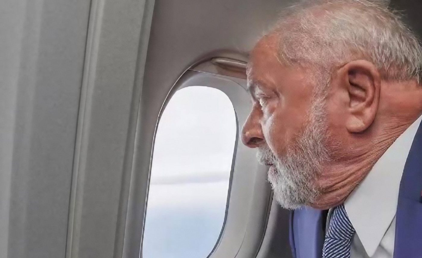 Após cinco horas no ar, avião de Lula pousa no México