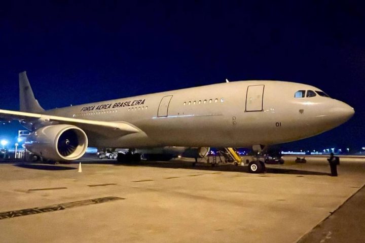 Primeiro avião da FAB viaja rumo ao Líbano para resgatar brasileiros