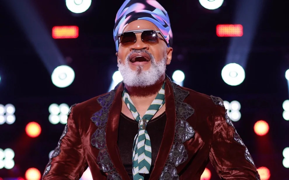 Carlinhos Brown se joga na sofrência em música com Silvano Salles e Tierry; ouça agora