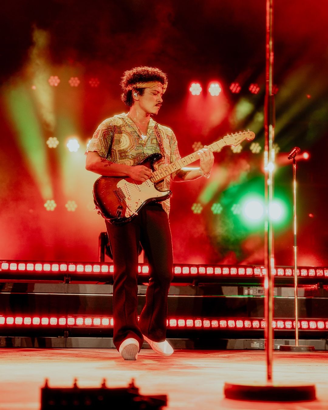 Bruno Mars toca ‘Cheia de Manias’ e leva público à loucura em show em São Paulo; veja vídeo