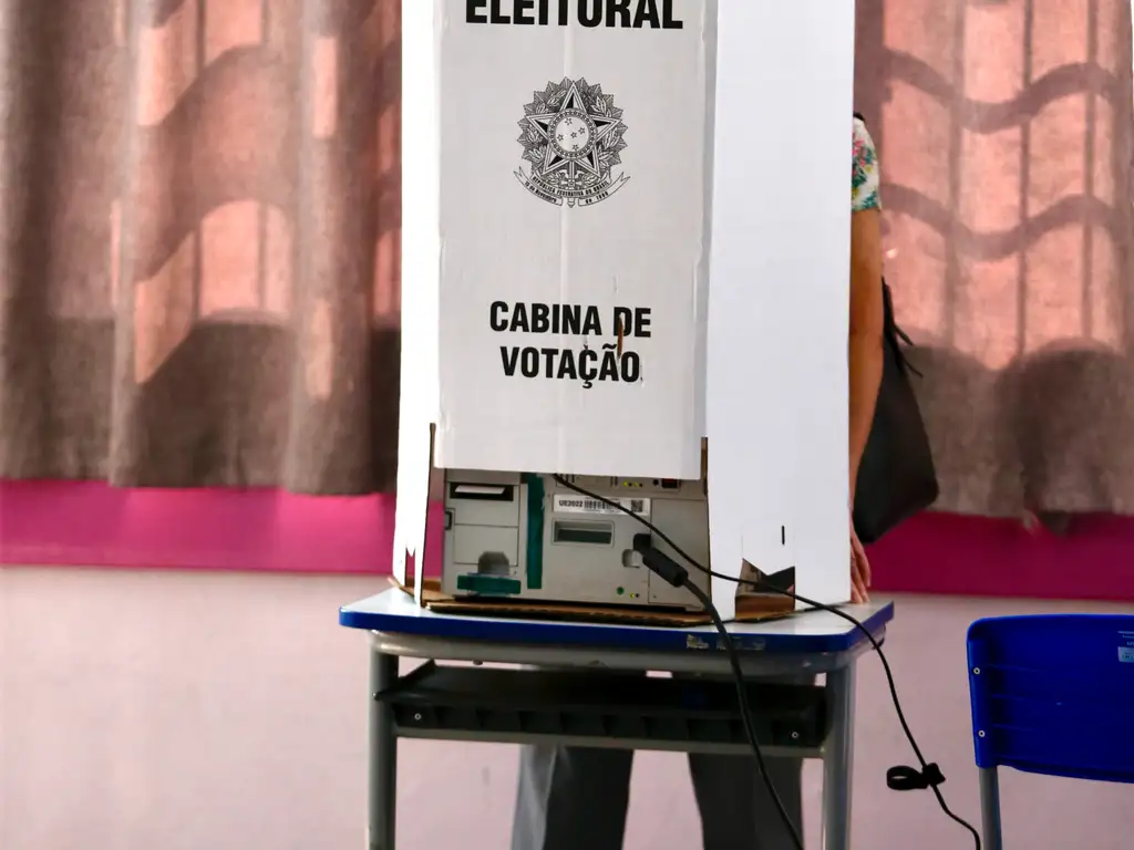 Termina votação em todo o país; acompanhe a apuração em tempo real