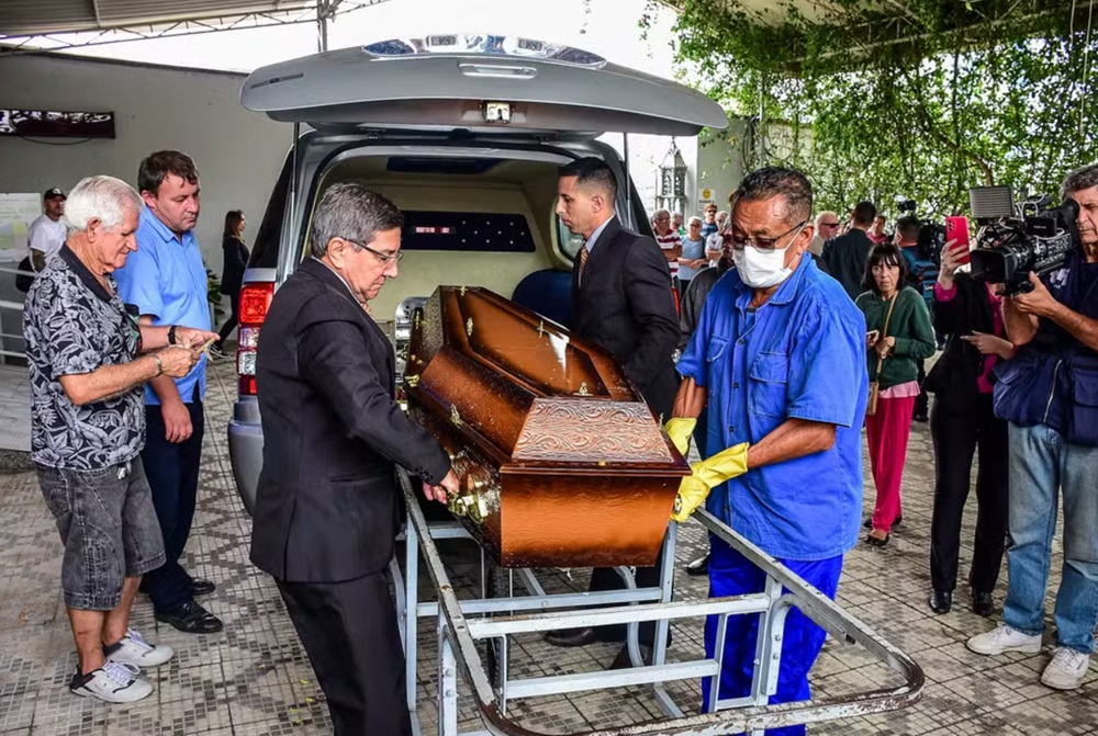 Corpo de Cid Moreira é sepultado no interior de São Paulo