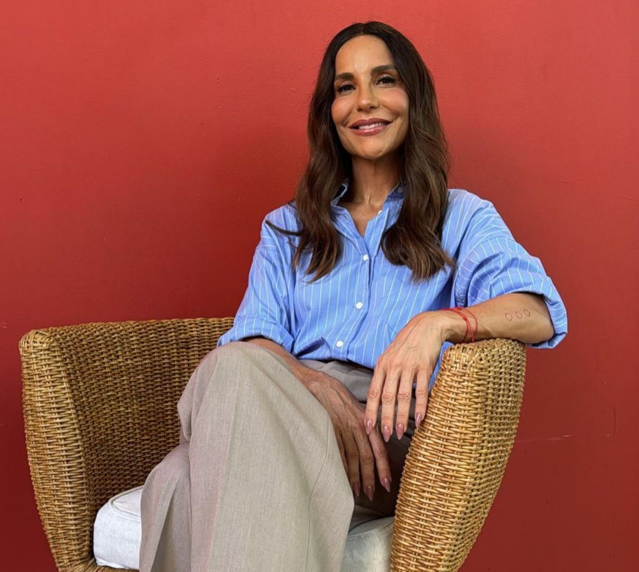 Ivete Sangalo se posiciona sobre projeto que proíbe celulares na escola: “Concordo 100%”