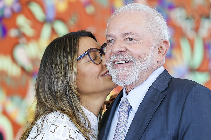 Lula estava sozinho com Janja quando caiu no banheiro e bateu a cabeça