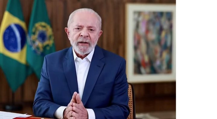 Presidente Lula volta ao Palácio do Planalto após sofrer acidente doméstico