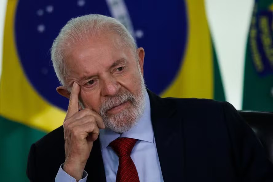 Saiba o que Lula fazia no Banheiro quando teve queda