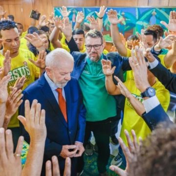 Com apresentação de coral religioso, Lula sanciona lei que cria o ‘Dia Nacional da Música Gospel’