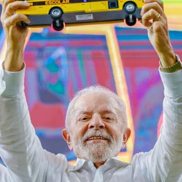 Lula se emociona ao relembrar pane em avião presidencial; veja vídeo