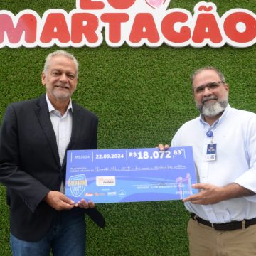 Martagão Gesteira recebe doação arrecadada durante inscrições para a Maratona Salvador