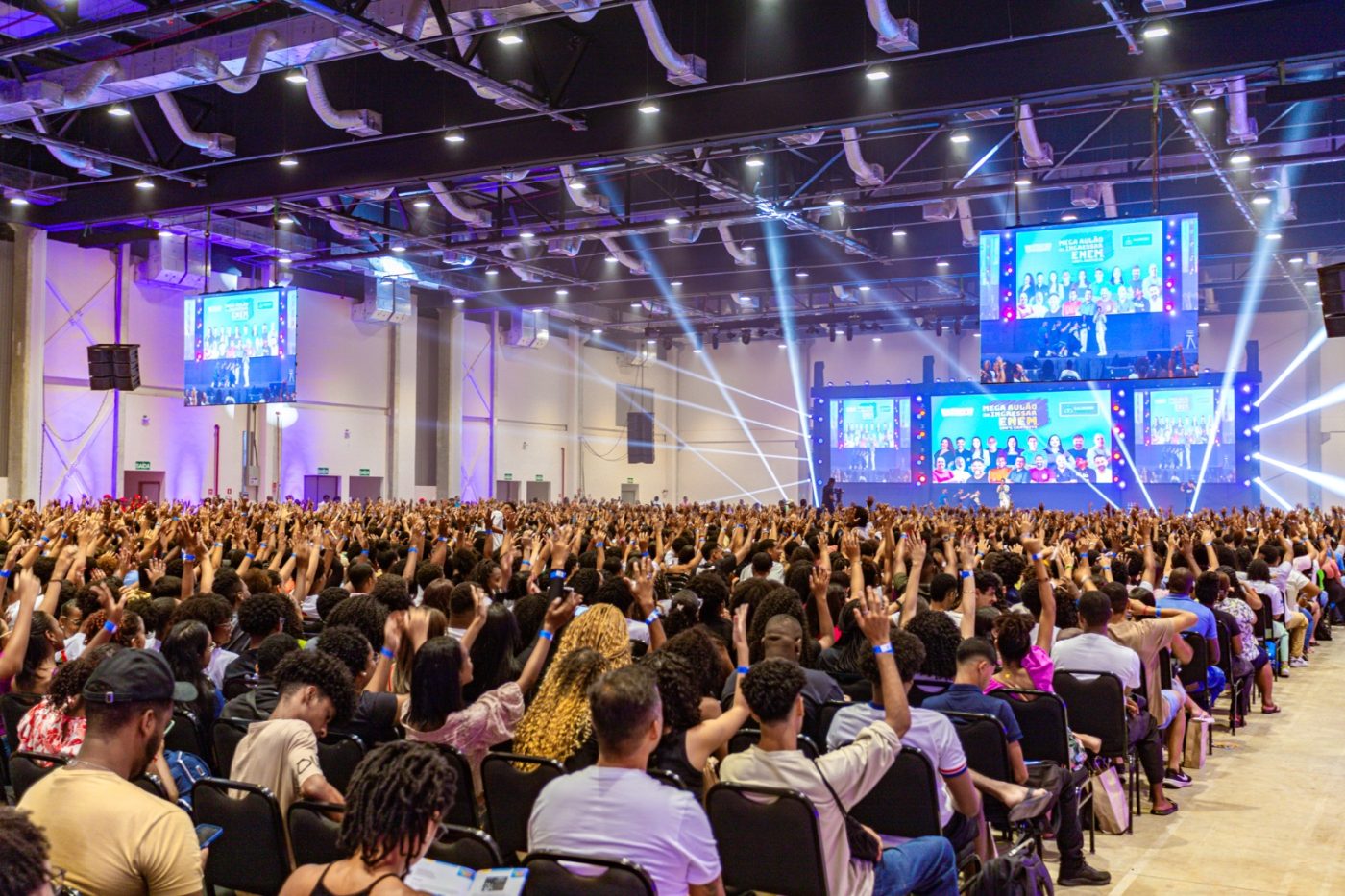 7 mil estudantes participam de mega aulão do Enem no Centro de Convenções