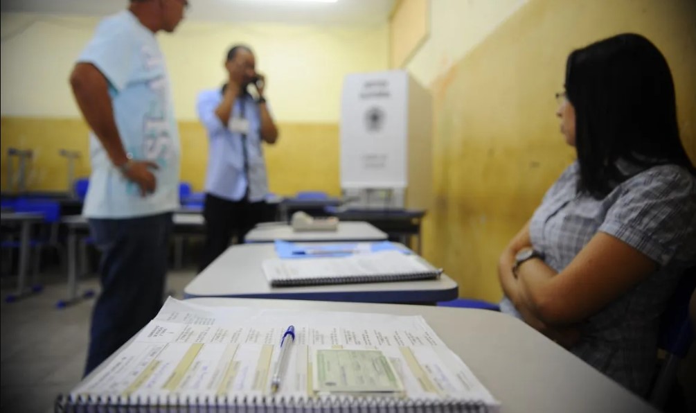 Quais são as funções de um mesário no dia da eleição? Entenda