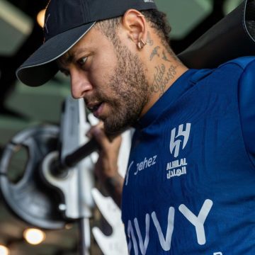 Neymar mostra cicatrizes após cirurgias e um ano sem jogar; veja foto