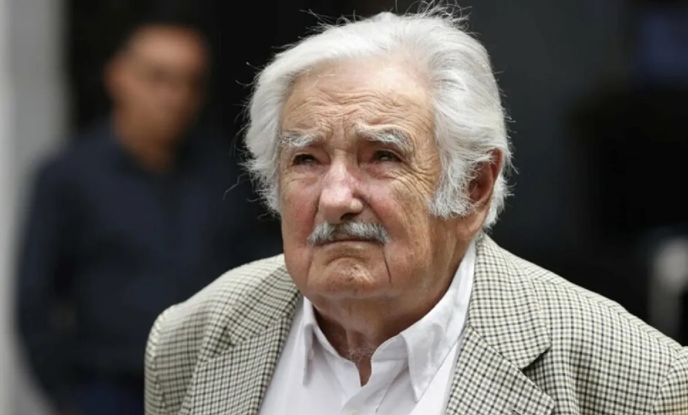 Com câncer no esôfago, Pepe Mujica faz discurso em tom de despedida