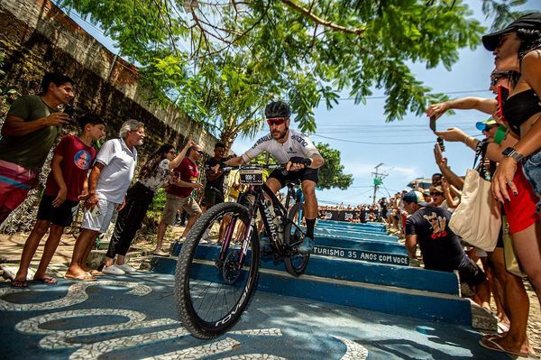 Rodrigo Hilbert vence ultramaratona de ciclismo em Arraial D’Ajuda: ‘Emoção’