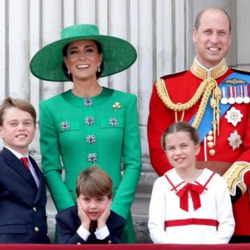 Príncipe George, filho de William e Kate Middleton, passará a viajar separado dos irmãos; entenda