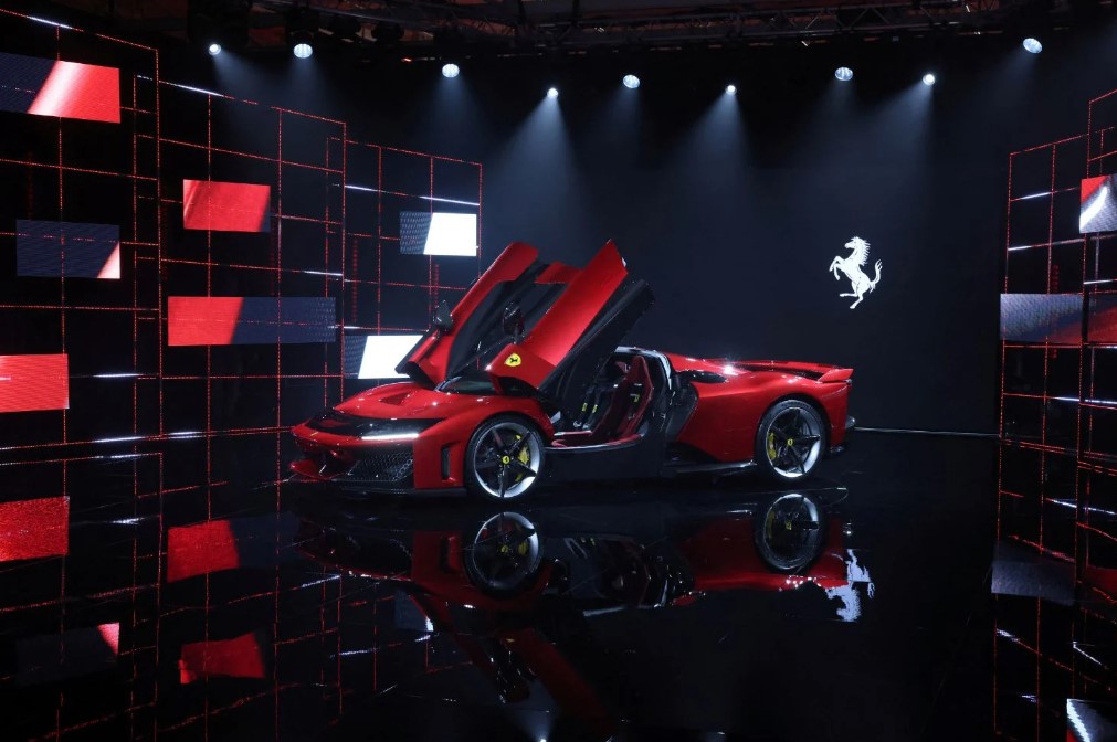 Ferrari lança supercarro avaliado em mais de R$ 22 milhões