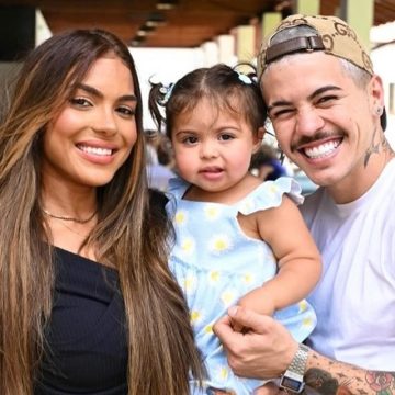 Tays Reis celebra sucesso da filha na internet e confessa: ‘Nem posto 100%’