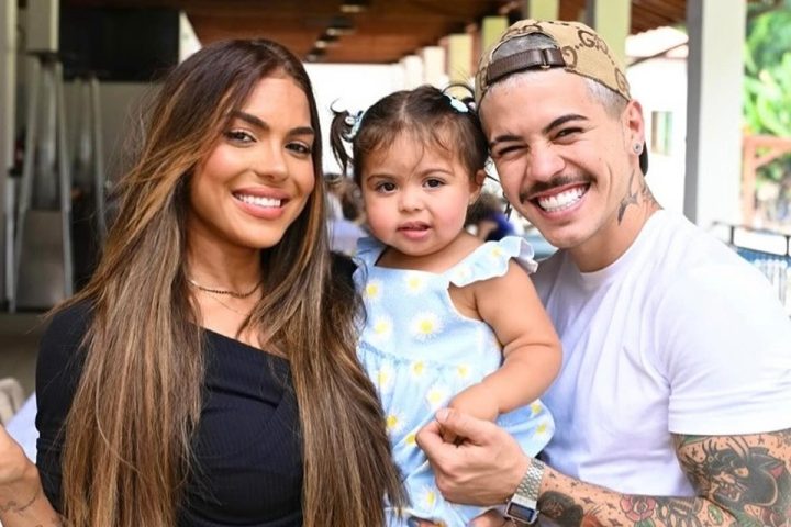 Tays Reis celebra sucesso da filha na internet e confessa: ‘Nem posto 100%’