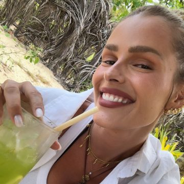 Após dias em Caraíva, Yasmin Brunet chega em Trancoso: ‘Paraíso’