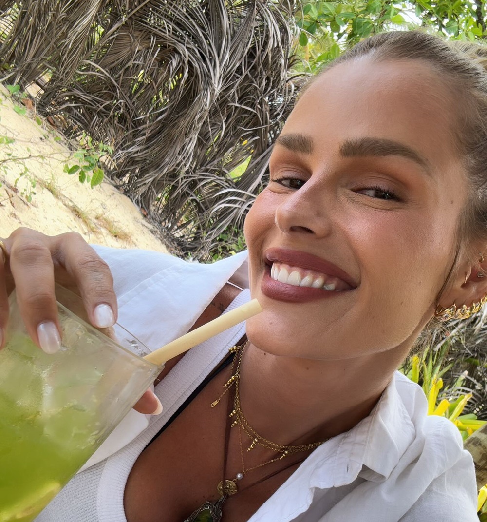 Após dias em Caraíva, Yasmin Brunet chega em Trancoso: ‘Paraíso’