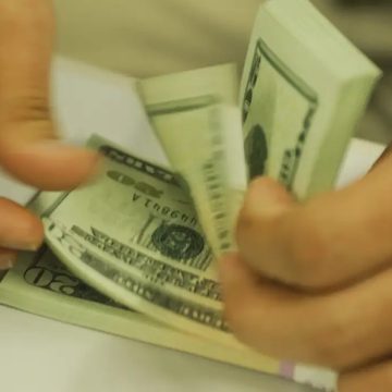 Dólar chega a R$ 6 pela primeira vez na história, com anúncio de pacote fiscal do governo