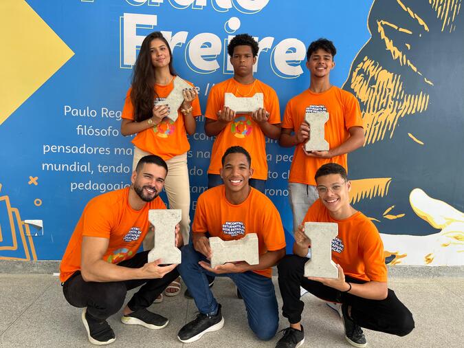 Estudantes da Bahia desenvolvem cimento sustentável a partir de papel descartado e fibra do coco