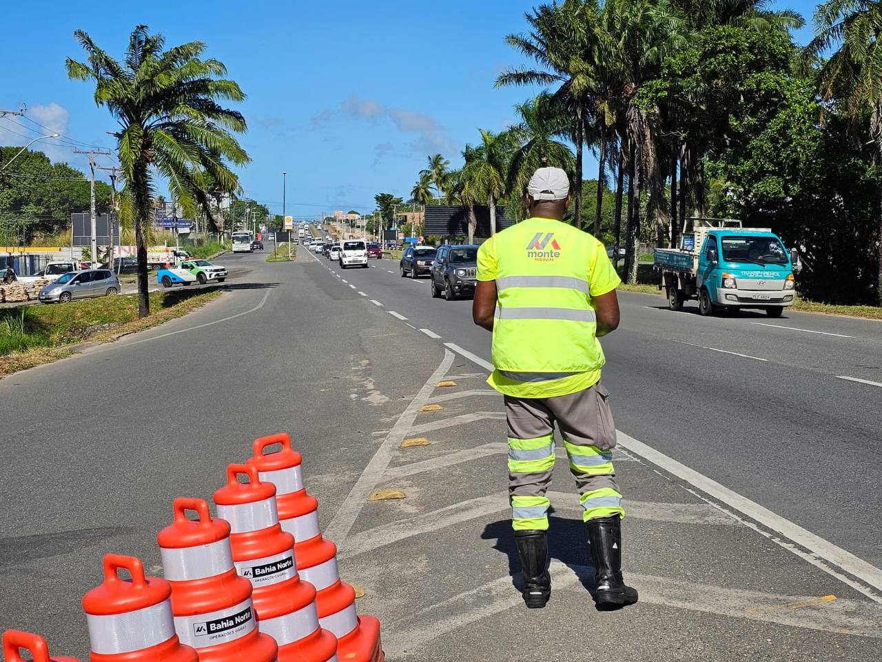 Feriadão deve levar mais de 500 mil veículos às rodovias baianas; saiba horários e locais com maior movimento