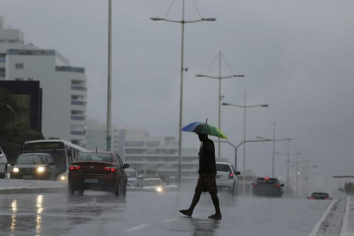 Chuvas intensas colocam quase 100 cidades baianas em alerta; ventos podem chegar a 100 km/h