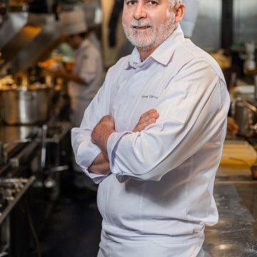 Braço direito de Alex Atala, baiano Geovane Carneiro tem trajetória retratada em livro