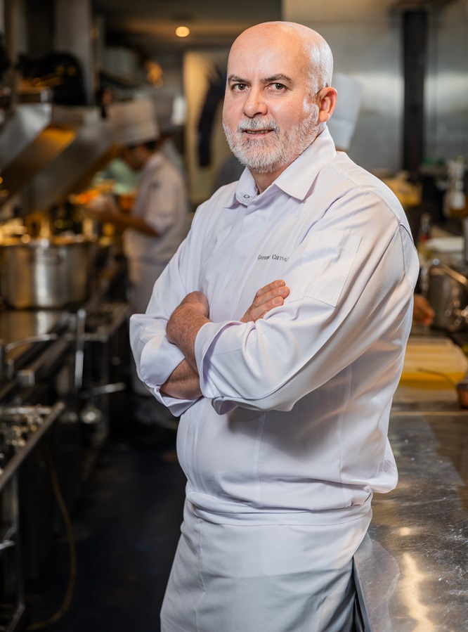 Braço direito de Alex Atala, baiano Geovane Carneiro tem trajetória retratada em livro