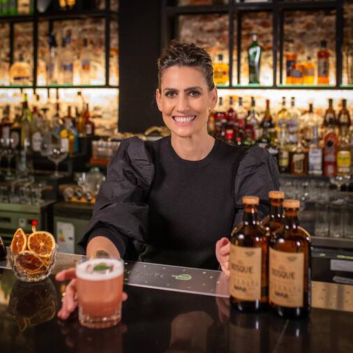 Premiado speakeasy baiano recebe Mona Gallosi, primeira mulher bartender da Argentina