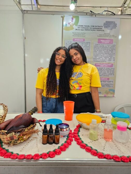 Jovens cientistas baianas desenvolvem creme facial à base do extrato da bananeira