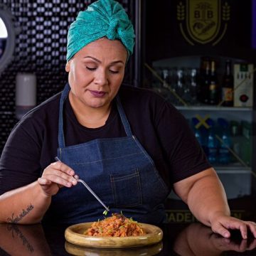 Chef Emanuele Nascimento promove tradicional Caruru de Santa Bárbara em Salvador