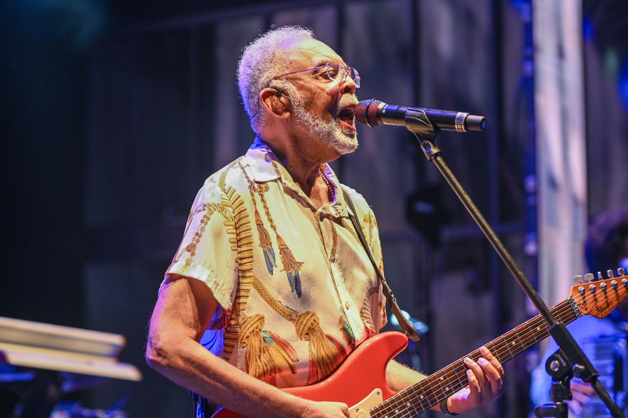 Gilberto Gil apresenta sucessos da carreira em festa de 15 anos do Alô Alô Bahia