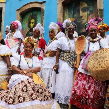 Símbolo do turismo, baianas de acarajé celebram dia comemorativo em Salvador