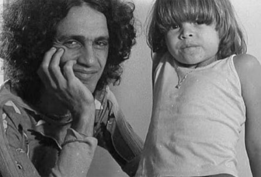 Caetano Veloso mostra na web registros raros com o filho na infância