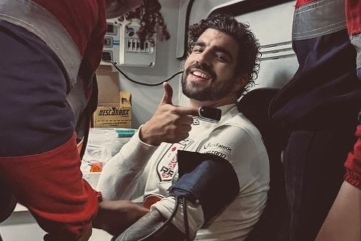 Caio Castro mostra carro batido após sofrer acidente em corrida: ‘Ano que vem tem mais’