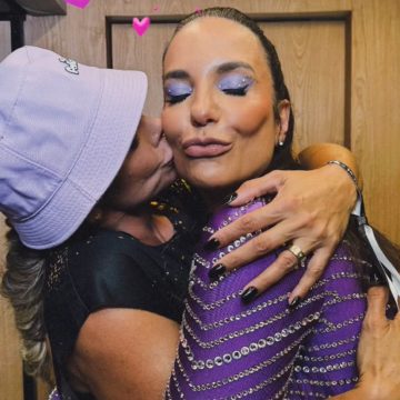 Carla Perez escolhe show de Ivete Sangalo para celebrar aniversário de 47 anos; veja vídeo