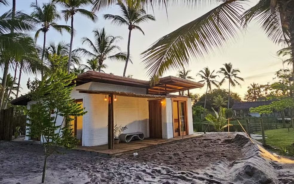 Casa feita em impressora 3D e avaliada em R$190 mil é instalada em cidade na Bahia; veja fotos