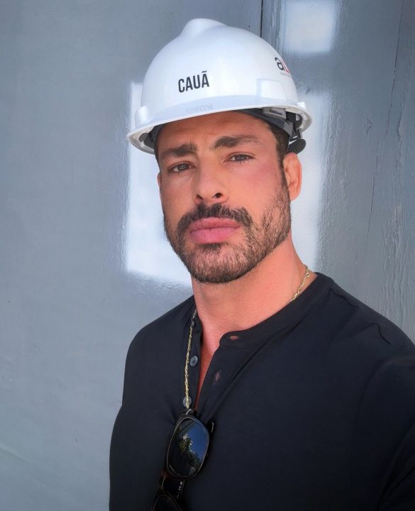 Cauã Reymond visita obra de edifício residencial em Salvador: “Orgulho ver esse projeto ganhando corpo”