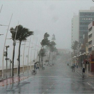 Alerta de chuvas fortes segue em Salvador; Barra foi onde mais choveu na madrugada