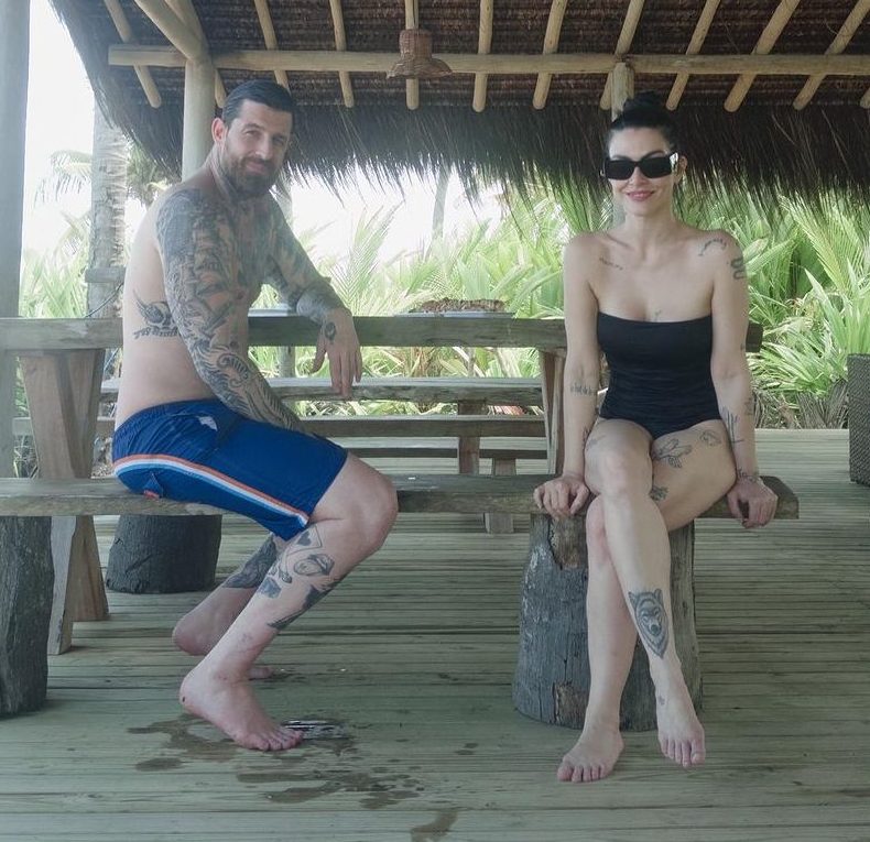 Cleo Pires e Leandro D´Lucca visitam destino turístico no sul da Bahia; veja fotos