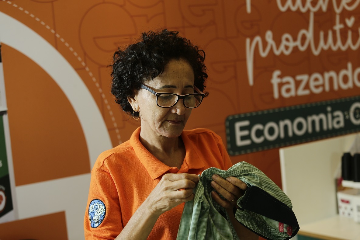 Costureiras de Castelo Branco ganham loja em shopping de Salvador; conheça