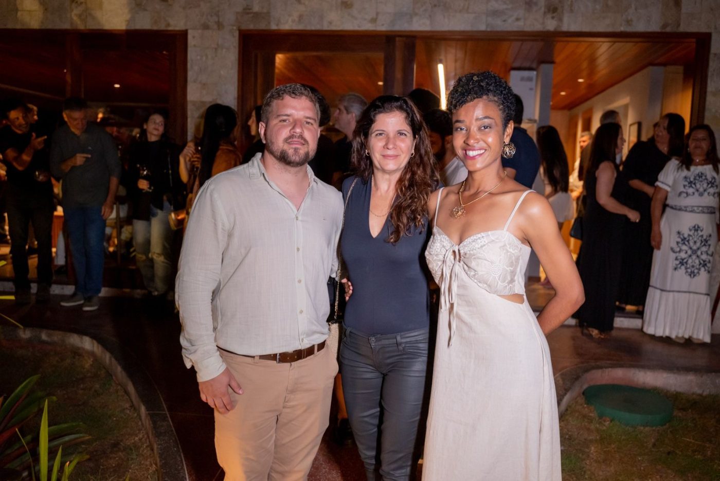 Lucas Almeida, Claudia Visnevski e Gisele Queiroz