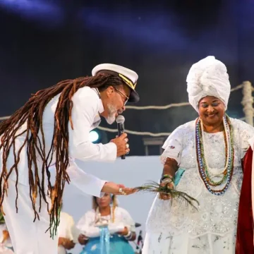 ‘Muito Obrigado Axé’: com Carlinhos Brown, ingressos para Enxaguada de Yemanjá 2025 já estão à venda